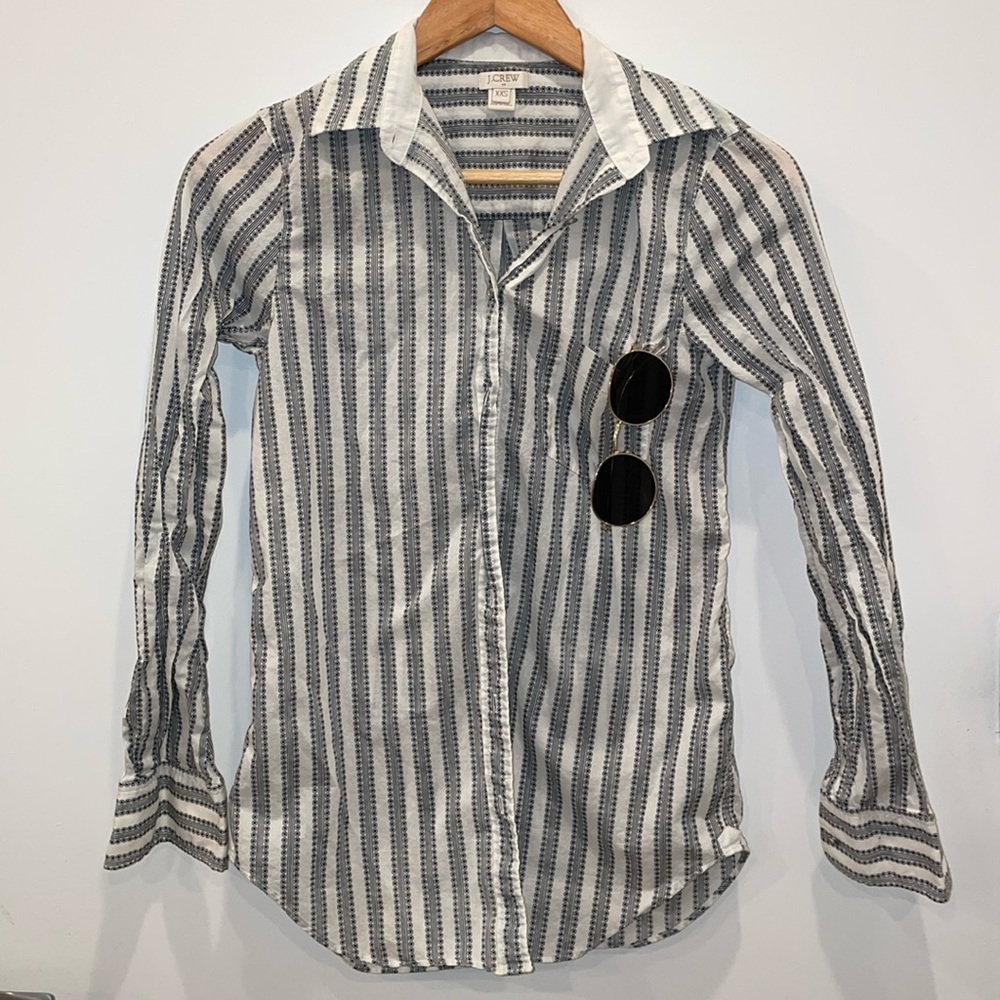 J.crew white and blue blouse xxs button in front small pocket in the left side